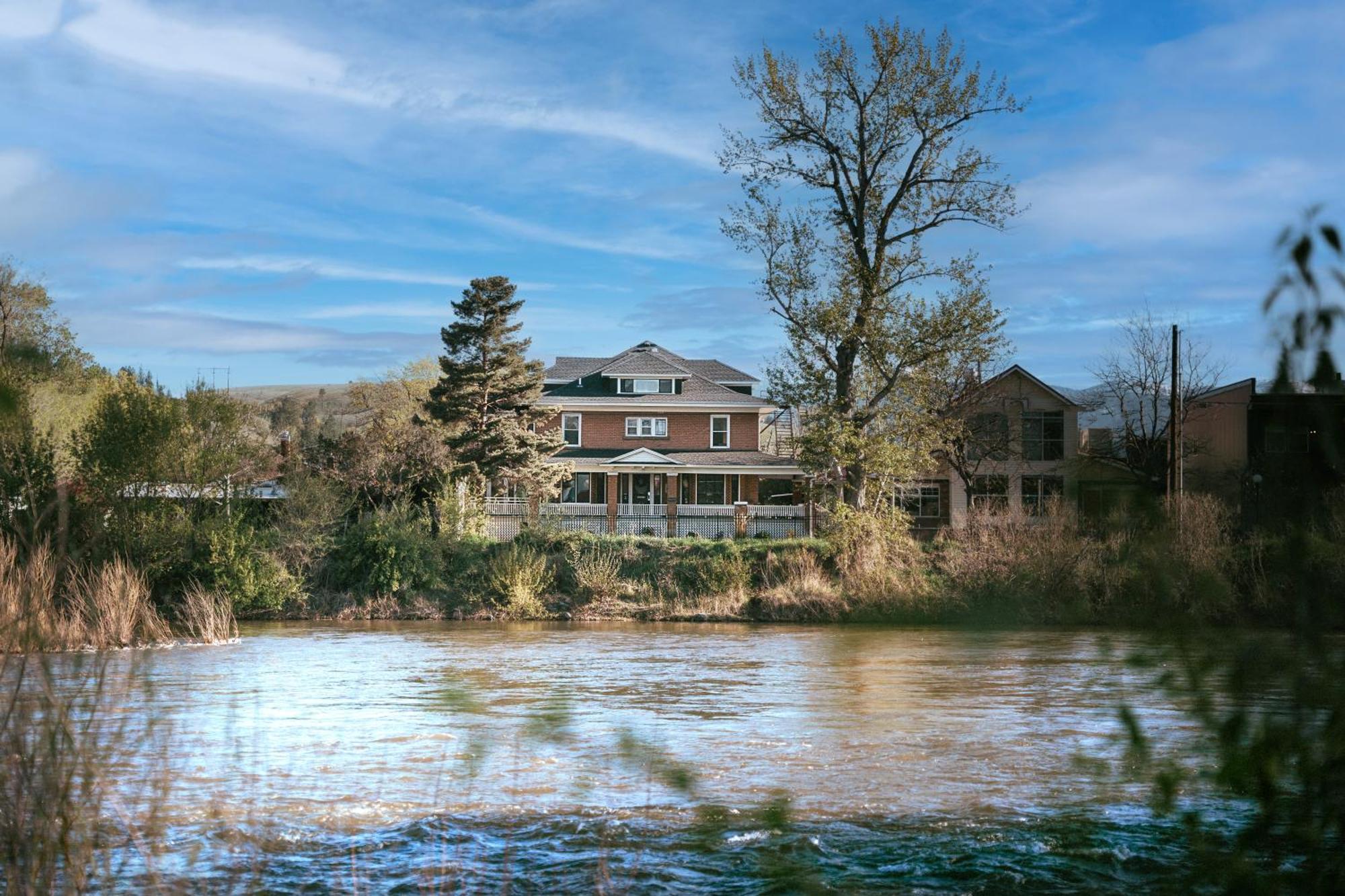 Goldsmith'S River Front Inn Missoula Exterior foto